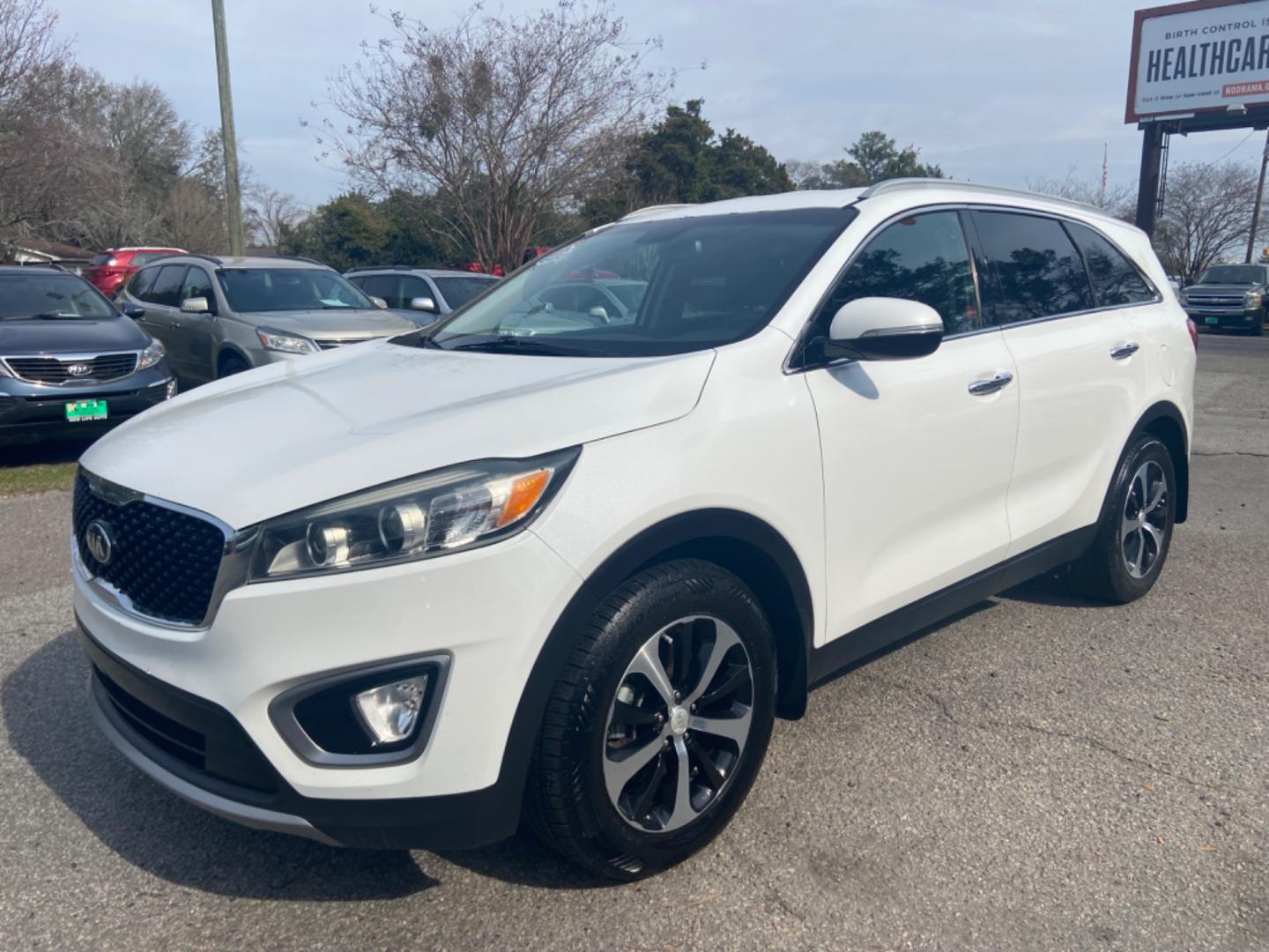 2016 WHITE KIA SORENTO EX V6 (5XYPH4A58GG) with an 3.3L engine, Automatic transmission, located at 5103 Dorchester Rd., Charleston, SC, 29418-5607, (843) 767-1122, 36.245171, -115.228050 - Photo#2